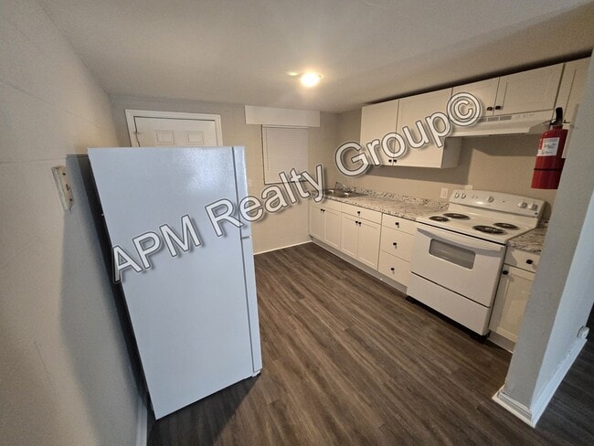 Building Photo - Renovated apartment in downtown Columbia -...