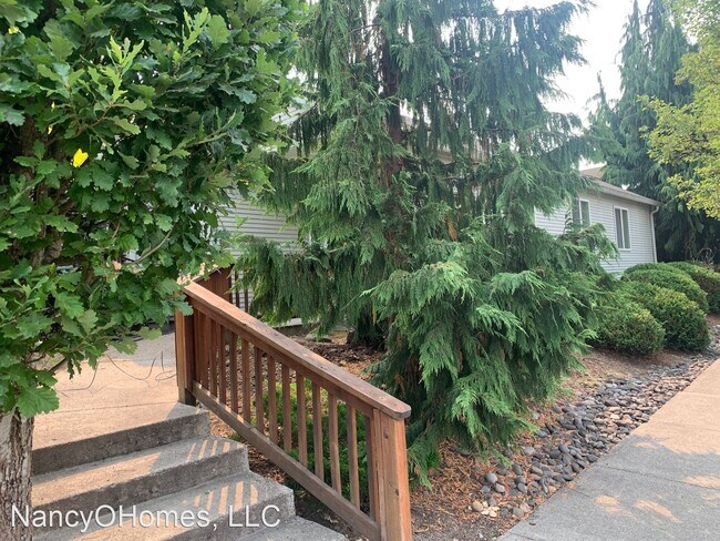 Foto del edificio - 2 br, 2 bath House - 705 SE 6TH ST