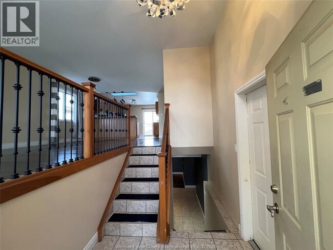 Building Photo - 4748 Juliet Crescent