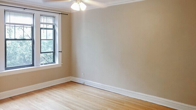 Foto del edificio - 1955 W Winnemac Ave