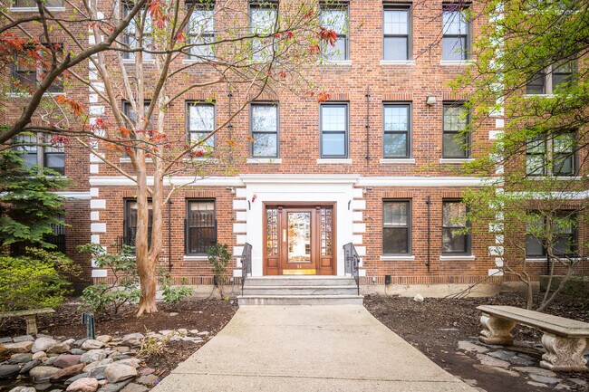 Building Photo - 64 Queensberry St
