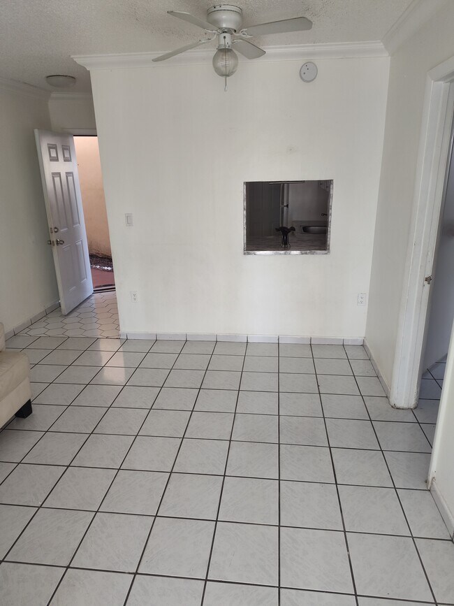 Foto del edificio - 1605 NE 185th St