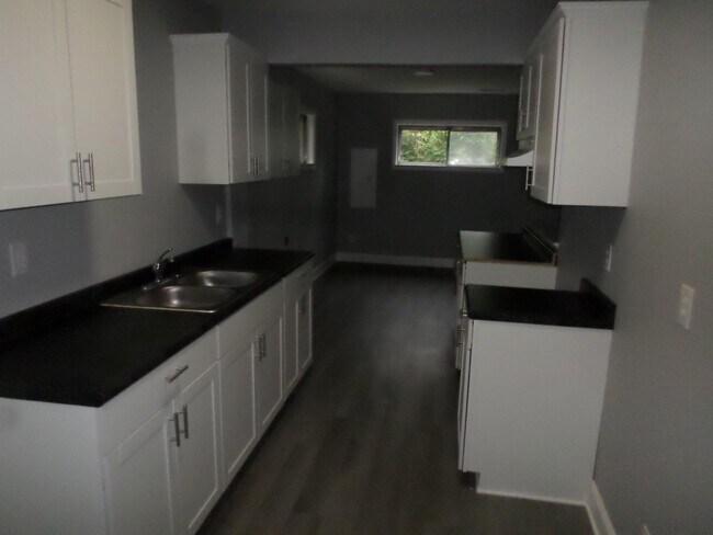 Foto del edificio - 2487 Burns Ave