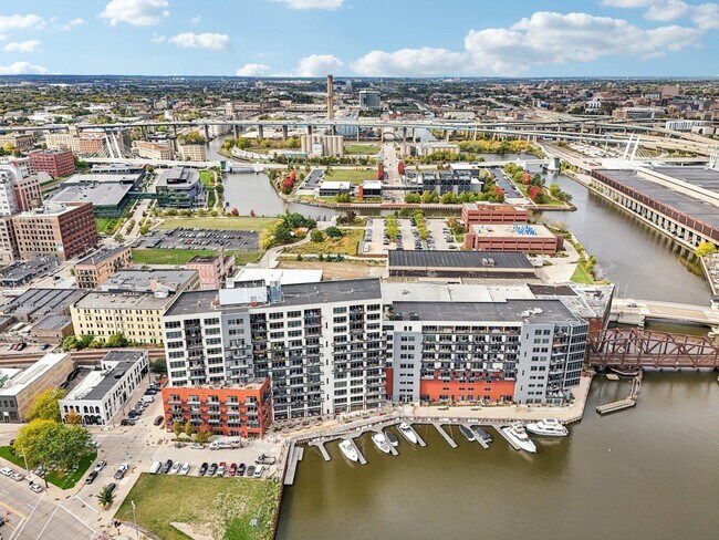 Foto del edificio - 106 W Seeboth St