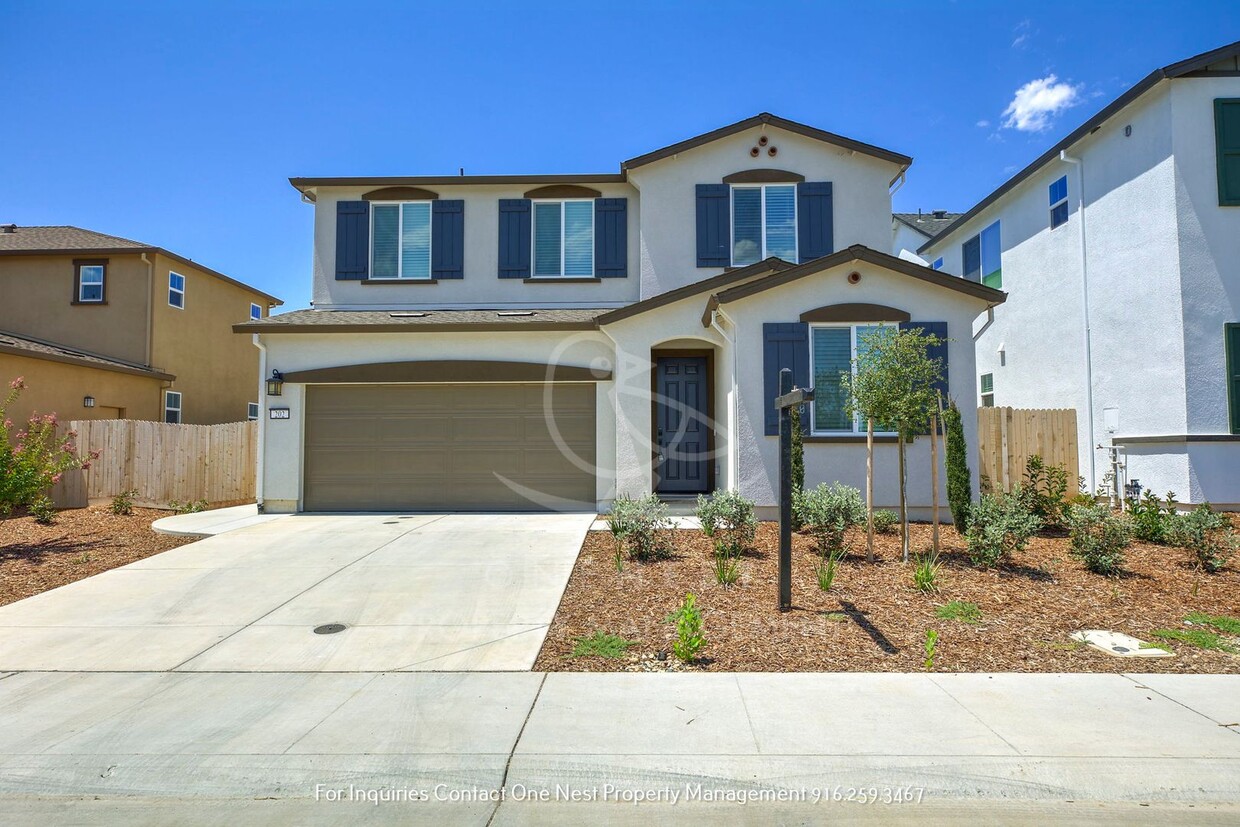 Foto principal - Brand New move in ready 4 bedroom 3 bathro...