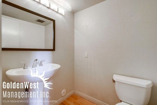 Building Photo - Condo 2Bdm 2.5Ba in the Heart of San Diego