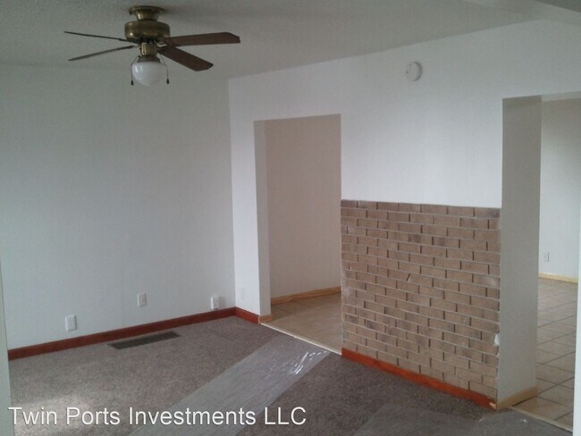 Building Photo - 2 br, 1 bath House - 120 East 8th St.