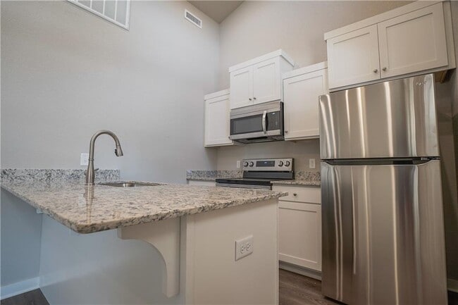 Building Photo - 736 N Honey Locust Bnd