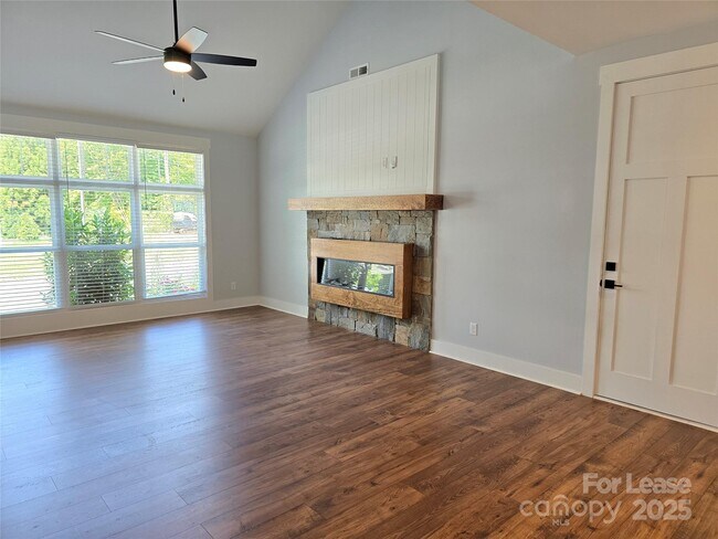 Foto del edificio - 5 Heartleaf Cir