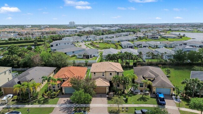 Building Photo - 11316 SW Barton Way