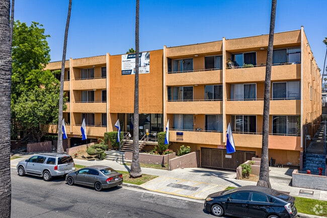Building Photo - Menlo 2
