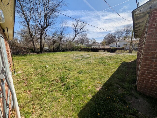 Building Photo - 2 Bedroom House Pryor