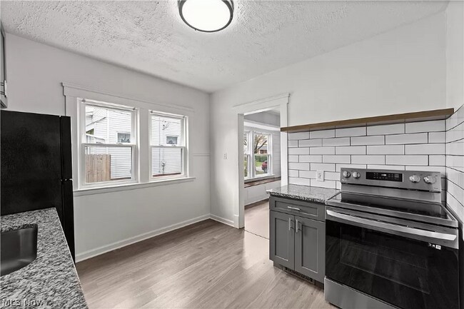 Foto del edificio - 4225 W 49th St