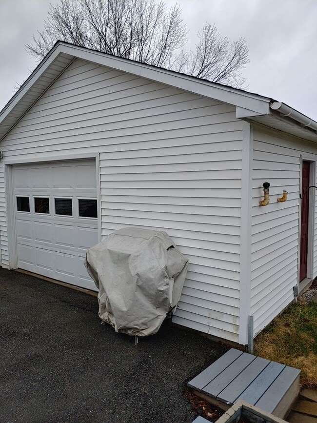 Building Photo - 136 Falvey St