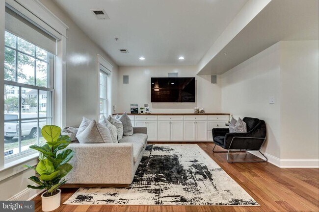 Foto del edificio - 820 W Glebe Rd