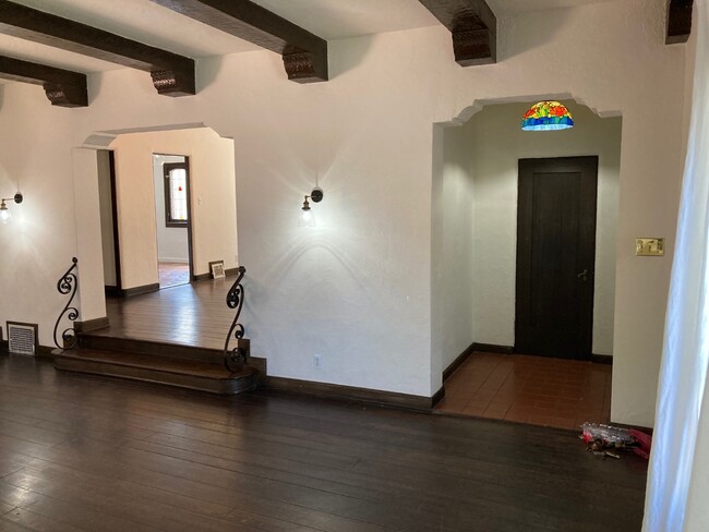 Building Photo - 400 S Citrus Ave