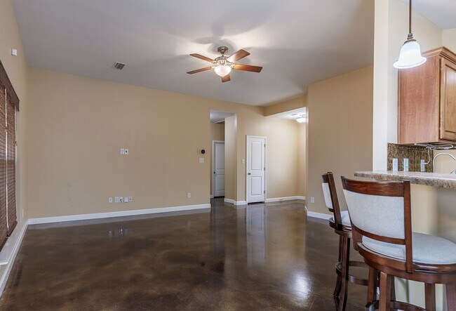 Building Photo - 3/2 Available now in Lake forest