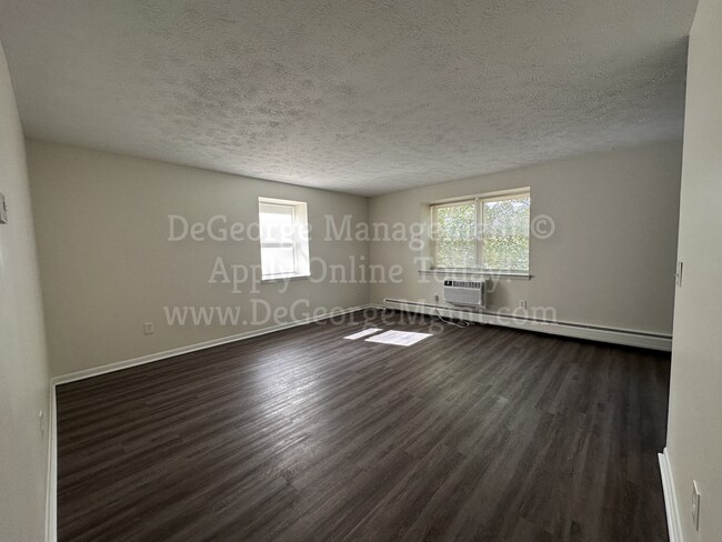 Building Photo - Georgetown Manor Apartments for Rent in We...