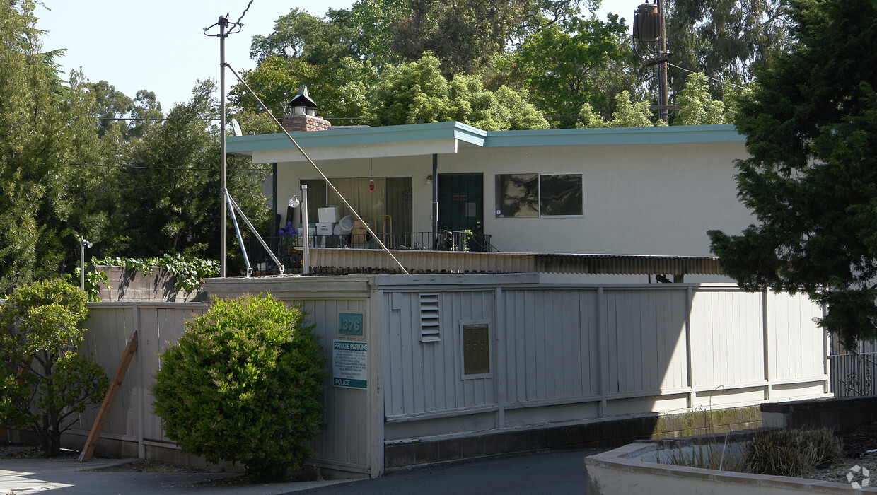 Building Photo - La Casa Del Rio Apartments