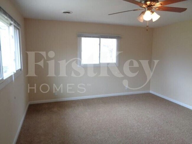 Building Photo - 447 Talala St