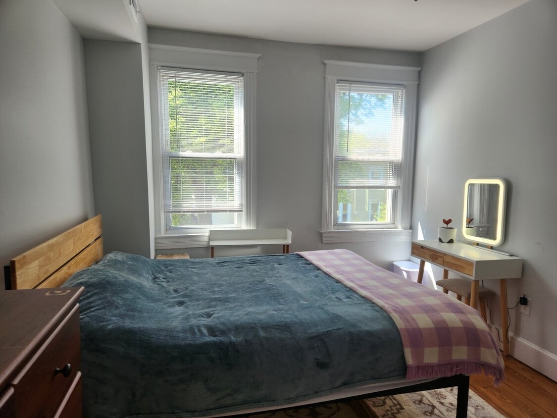 Photo - 1400 D St SE (Washington, DC)