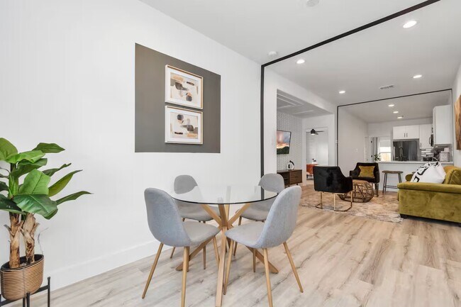 Foto del edificio - 3735 Mainer St