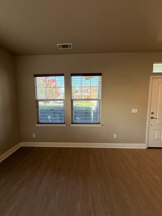 Building Photo - Newer Single Story Home in The Stone Gate ...
