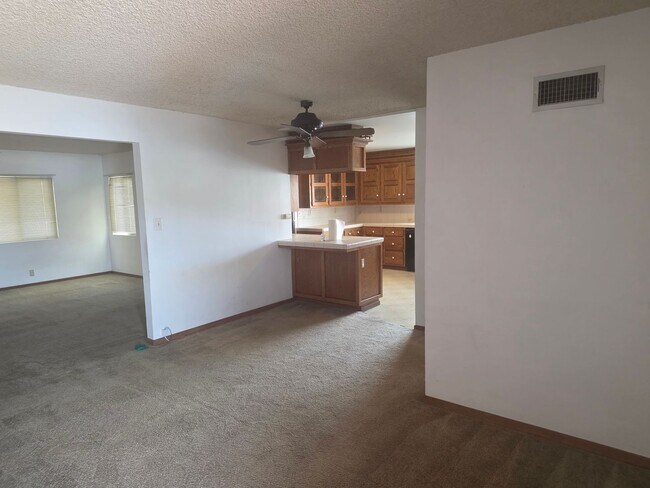 Foto del edificio - 5673 Barclay Ave