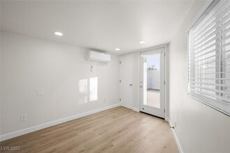 Building Photo - 4315 Ridgedale Ave