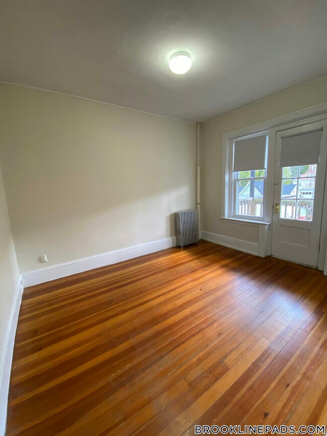 Building Photo - 1589 Beacon St
