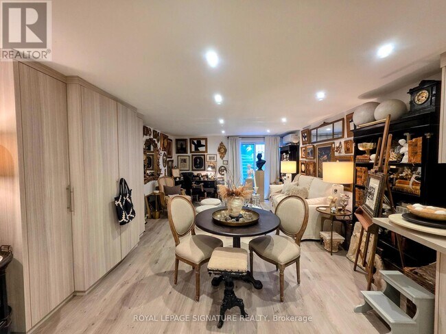 Photo du bâtiment - 18 Coxwell Ave