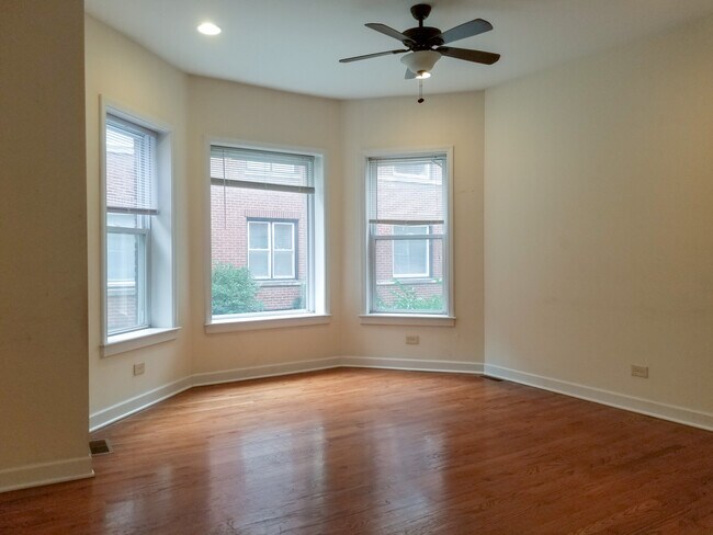 Building Photo - 853 W Cornelia Ave
