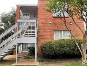 Building Photo - 2101 St Michaels Dr