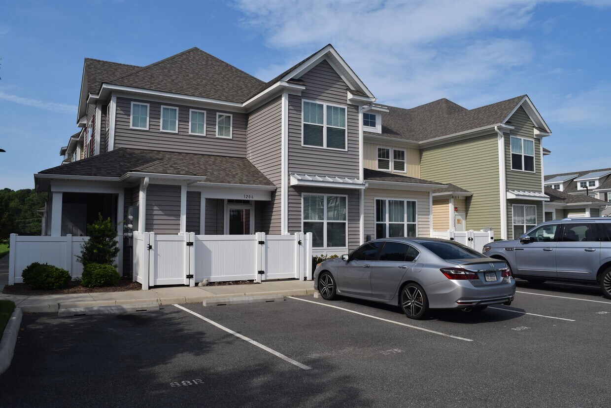 Primary Photo - 1208 Tides Edge Ct