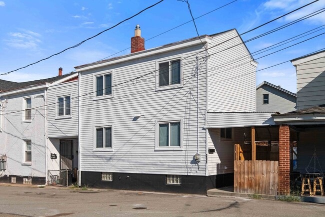 Building Photo - Luxury Rental - Sharpsburg