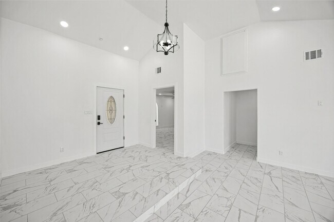 Building Photo - 12831 Nyack Dr
