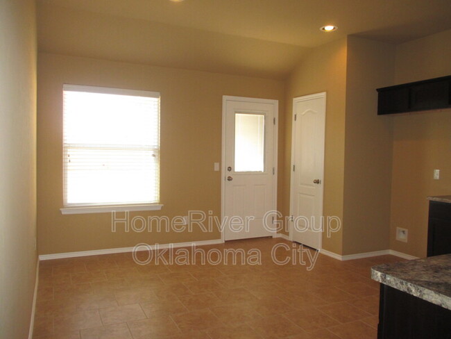 Building Photo - 5001 Hunter Blvd