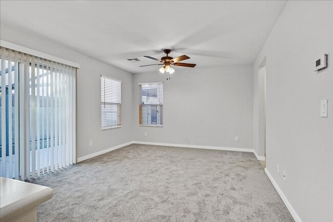 Foto del edificio - 3 Bedroom Home with Gorgeous Kitchen.