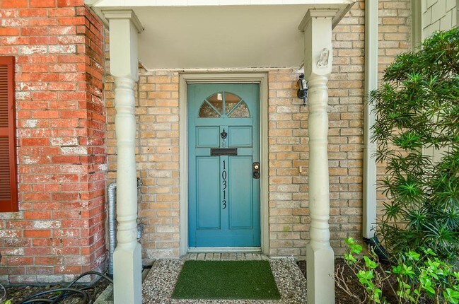 Foto del edificio - 10313 Briar Forest Dr