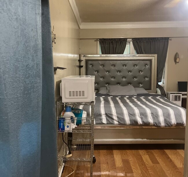 King sized bed - 2877 Cloverleaf Dr SE