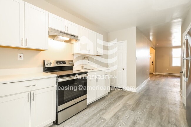 Building Photo - 552 N Wanamaker St