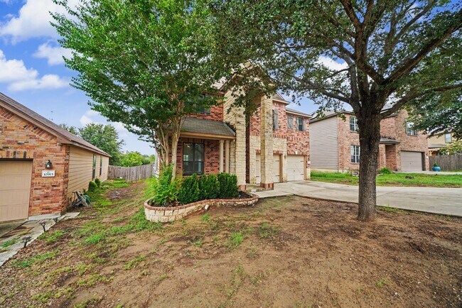 Building Photo - Spacious Live Oak Home Backing to a Greenbelt - Realtor Commission: $500