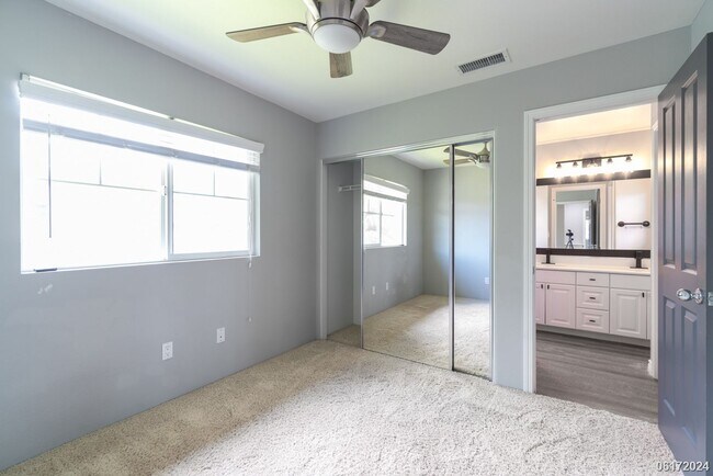 Foto del edificio - $3700.00 | 3bd/2.5ba Townhome in Fairway's...