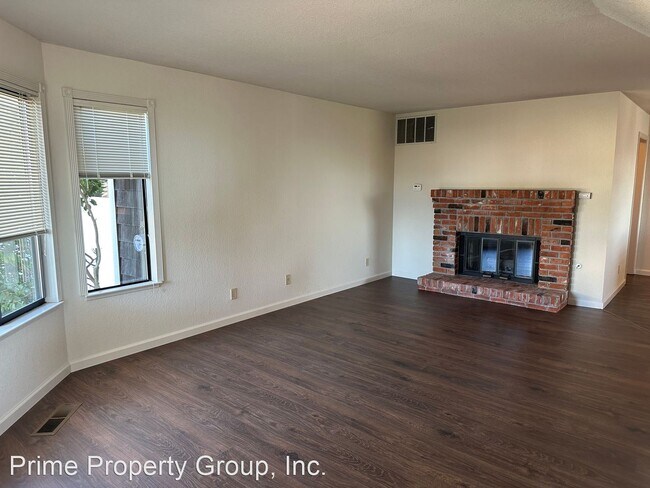 Foto del edificio - 3 br, 2.5 bath House - 2221 Pinehurst Way ...