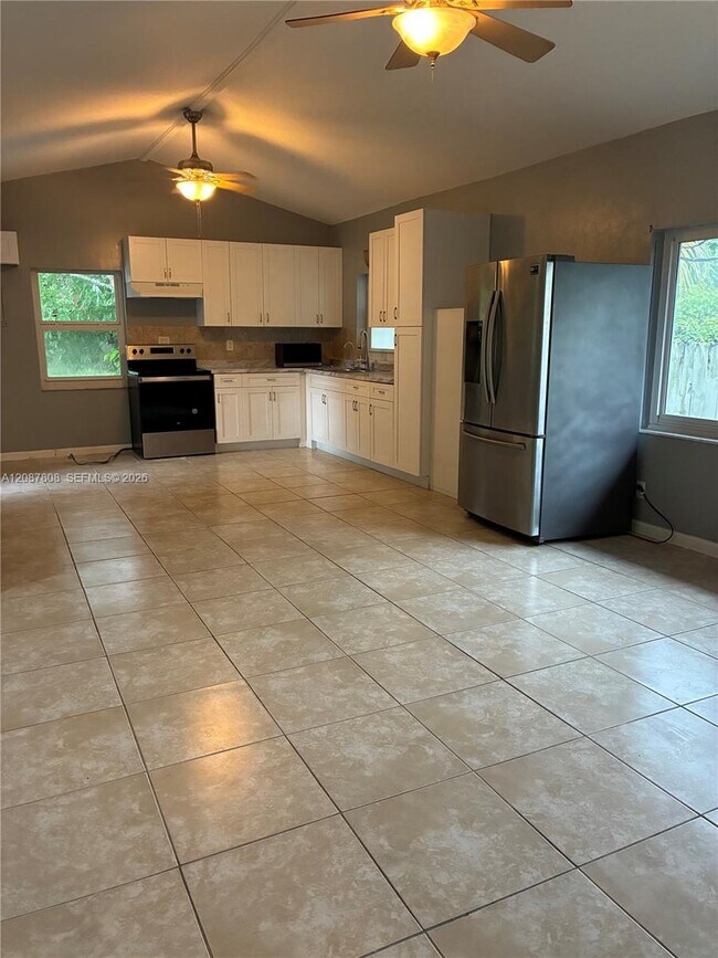 Foto del edificio - 6124 SW 38th St