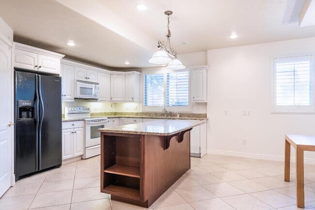 Foto del edificio - 1170 Eaglewood Loop