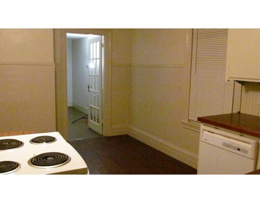 Building Photo - 13 Chilton St
