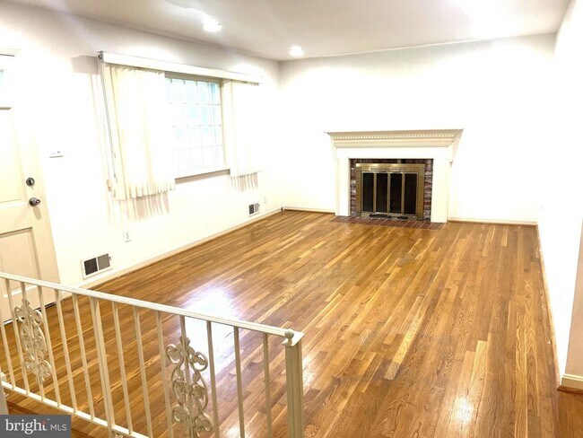 Foto del edificio - 5683 Ravenel Ln