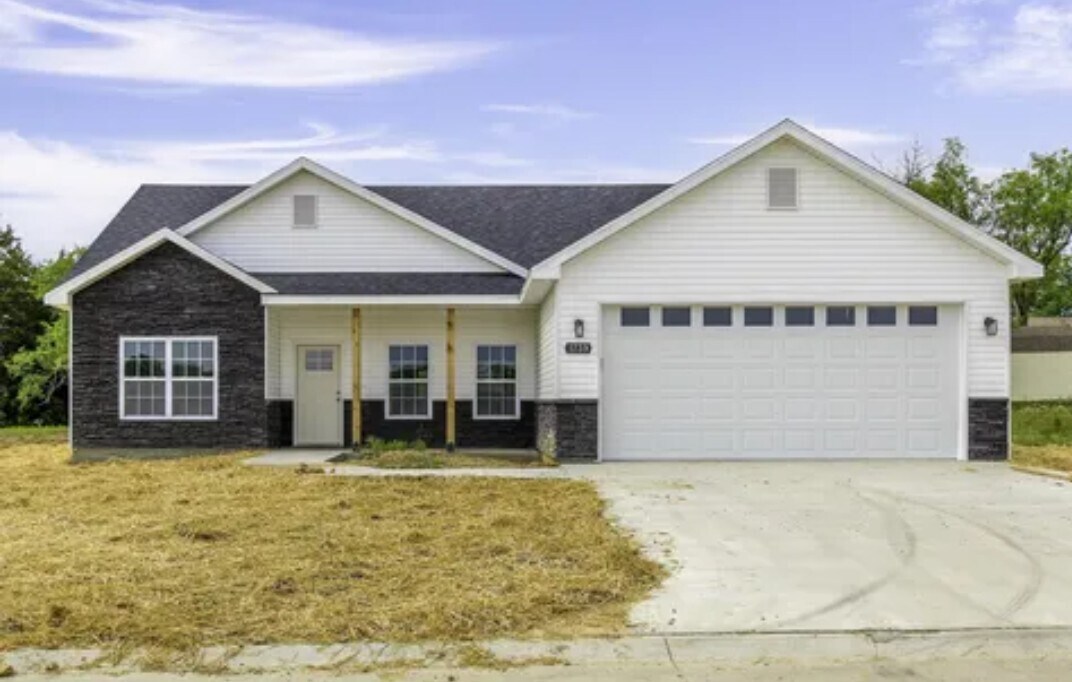 Primary Photo - 1739 Savannah Ct