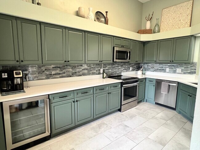 Building Photo - 1240 St Tropez Cir